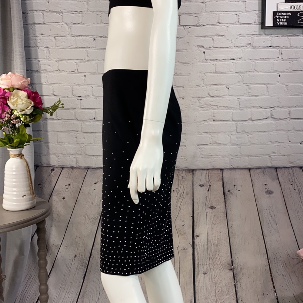 WHITE HOUSE|BLACK MARKET Black Skirt Size: 2 - Picture 5 of 17